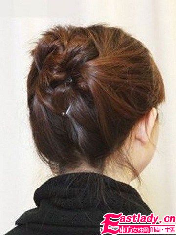 【盤發(fā)圖解】十分鐘搞定甜美韓式盤發(fā)造型