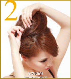 鉆箍高盤赫本頭營造摩登氣質