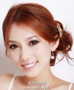 分束交叉纏繞盤法打造可愛團(tuán)子發(fā)發(fā)型