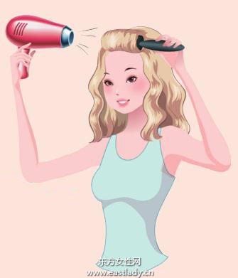 時(shí)尚蓬松卷發(fā)發(fā)型讓面部輪廓變得生動(dòng)起來(lái)