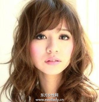 甜美長發(fā)燙發(fā)發(fā)型 盡顯清新柔美風范