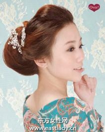 俏麗復(fù)古小發(fā)髻 散發(fā)出無限優(yōu)雅氣息