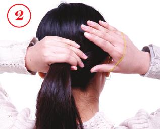 簡單馬尾辮的扎法 具有讓臉變小的效果哦