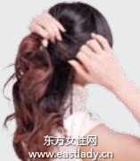 頭花+橡皮筋打造文靜靈動(dòng)淑女發(fā)型