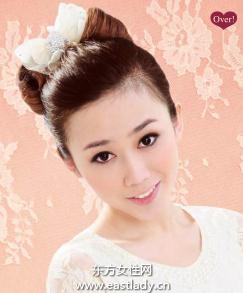 清新菠蘿頭造型給人陣陣春意