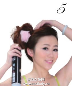 絲巾搭配隱形發(fā)卡可愛感十足