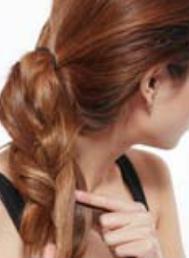 時(shí)尚女士假發(fā)打造蓬松造型