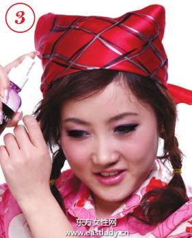 絲巾+辮子打造女孩兒風(fēng)味發(fā)型