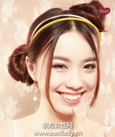 嬉哈風(fēng)格雙丸子發(fā)型扎法