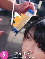 時(shí)尚卷發(fā)造型基本步驟體現(xiàn)女性溫婉秀麗