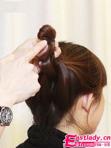 【盤(pán)發(fā)圖解】十分鐘搞定甜美韓式盤(pán)發(fā)造型