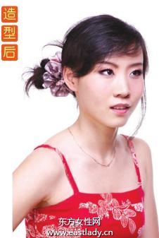 粉色花發(fā)夾打造迷人盤發(fā)發(fā)型