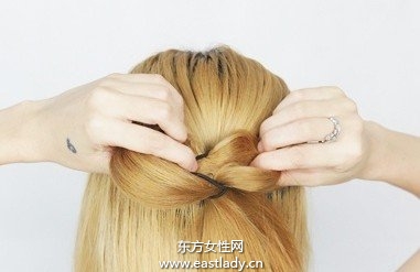 蝴蝶結(jié)的系法圖解打造氣質(zhì)名媛發(fā)型