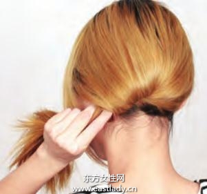 卷發(fā)發(fā)型知性女人的首選發(fā)型