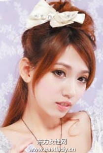 可愛發(fā)型之蓬松感半高盤發(fā)發(fā)型設(shè)計(jì)