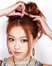 適合頭發(fā)少的MM馬尾辮綁法