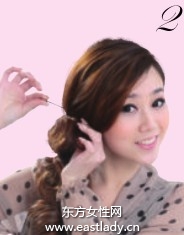 藝術(shù)感十足卷發(fā)造型 簡(jiǎn)單但不平庸