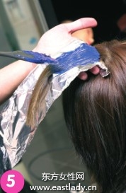 給自己染發(fā)讓色彩飄逸而出清爽怡人