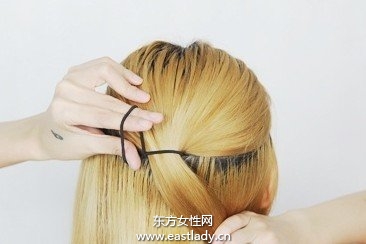 蝴蝶結(jié)的系法圖解打造氣質(zhì)名媛發(fā)型