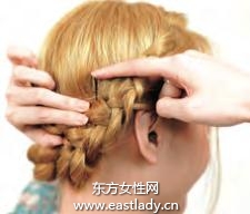 2013今年最流行的發(fā)型清爽辮盤發(fā)發(fā)型