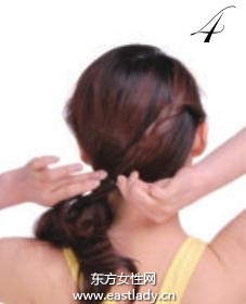 厚重卷發(fā)發(fā)型不斷提高女人性感指數(shù)