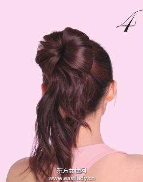 金黃色Mickey發(fā)夾打造時(shí)尚馬尾辮