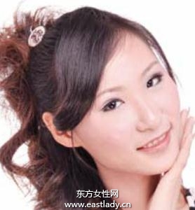 馬尾花卷發(fā)發(fā)型豐富而醇美