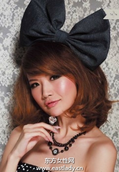 米奇女卷發(fā)發(fā)型突出時(shí)尚感