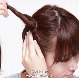 側(cè)旋擰法發(fā)型設(shè)計擺脫翹起發(fā)型