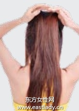 順直披肩長發(fā)更顯女性堅毅俏皮