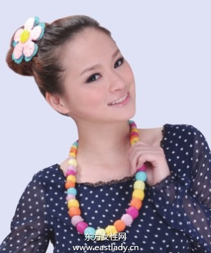 可愛丸子頭發(fā)型設(shè)計(jì)散發(fā)無限美麗清涼氣息