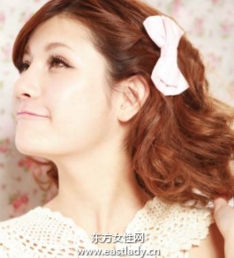 凌亂卷發(fā)變美麗的發(fā)型設(shè)計(jì)步驟