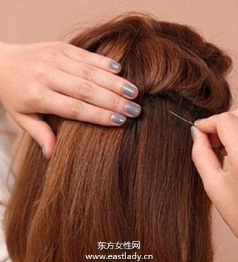 波波頭盤發(fā)發(fā)型步驟 打造不一樣的優(yōu)雅氣質(zhì)范