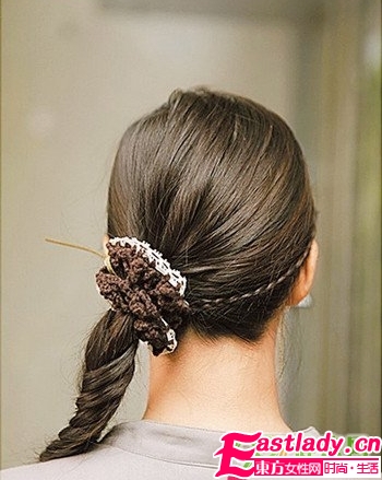 前額辮+側(cè)魚骨辮的發(fā)型編法圖解