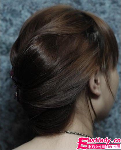 2012新款氣質(zhì)鳥(niǎo)窩發(fā)型 時(shí)尚味十足