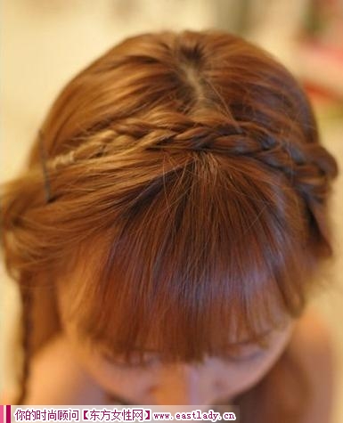 DIY韓式發(fā)箍編發(fā) 讓你散發(fā)獨特甜美魅力
