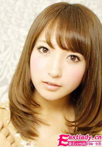 嬌小美眉的甜美瘦臉直發(fā)發(fā)型