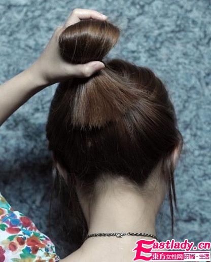 2012新款氣質(zhì)鳥窩發(fā)型 時(shí)尚味十足