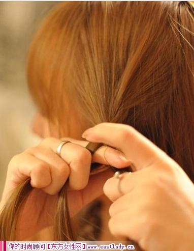 DIY韓式發(fā)箍編發(fā) 讓你散發(fā)獨特甜美魅力