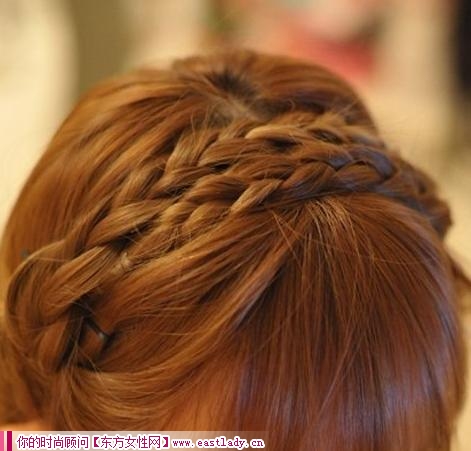 DIY韓式發(fā)箍編發(fā) 讓你散發(fā)獨(dú)特甜美魅力