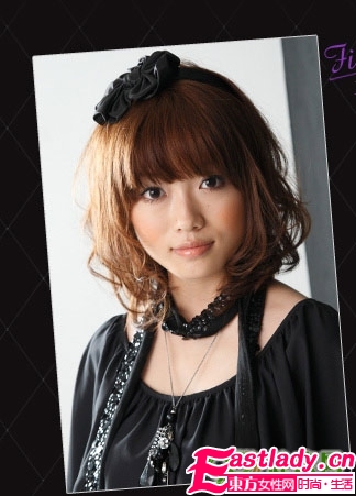 強(qiáng)薦 節(jié)日款靚麗發(fā)型DIY步驟圖解