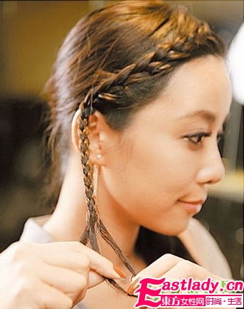 前額辮+側(cè)魚骨辮的發(fā)型編法圖解