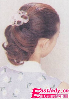 自然卷曲馬尾辮的扎法 好看又有型