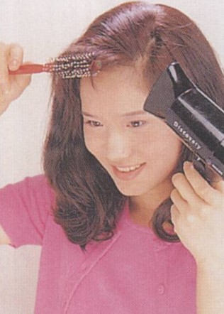 2012年最流行的卷發(fā)造型 給你公主風(fēng)范