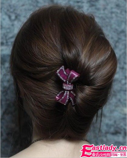 2012新款氣質(zhì)鳥窩發(fā)型 時(shí)尚味十足