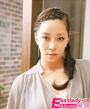 前額辮+側(cè)魚骨辮的發(fā)型編法圖解