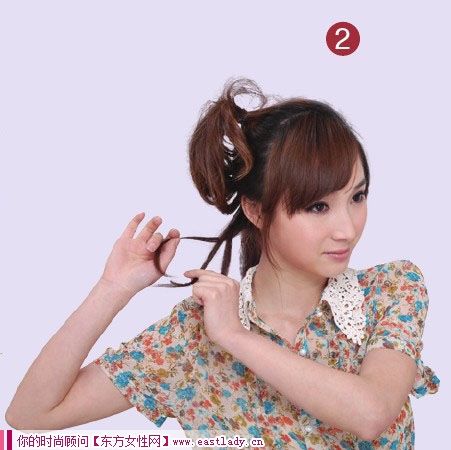 DIY蜈蚣辮的編法圖解  呈現(xiàn)飽滿耀眼的感覺