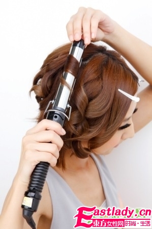 用卷發(fā)棒給短發(fā)卷發(fā)的方法