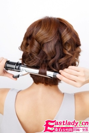 用卷發(fā)棒給短發(fā)卷發(fā)的方法