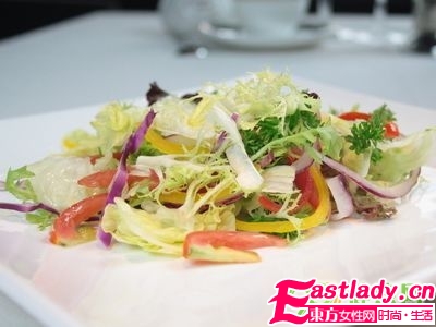 達(dá)人示范 少女直發(fā)DIY瞬變青春卷發(fā)